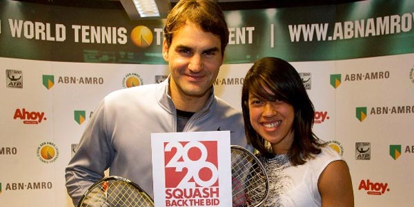 Roger Federer sostiene lo squash